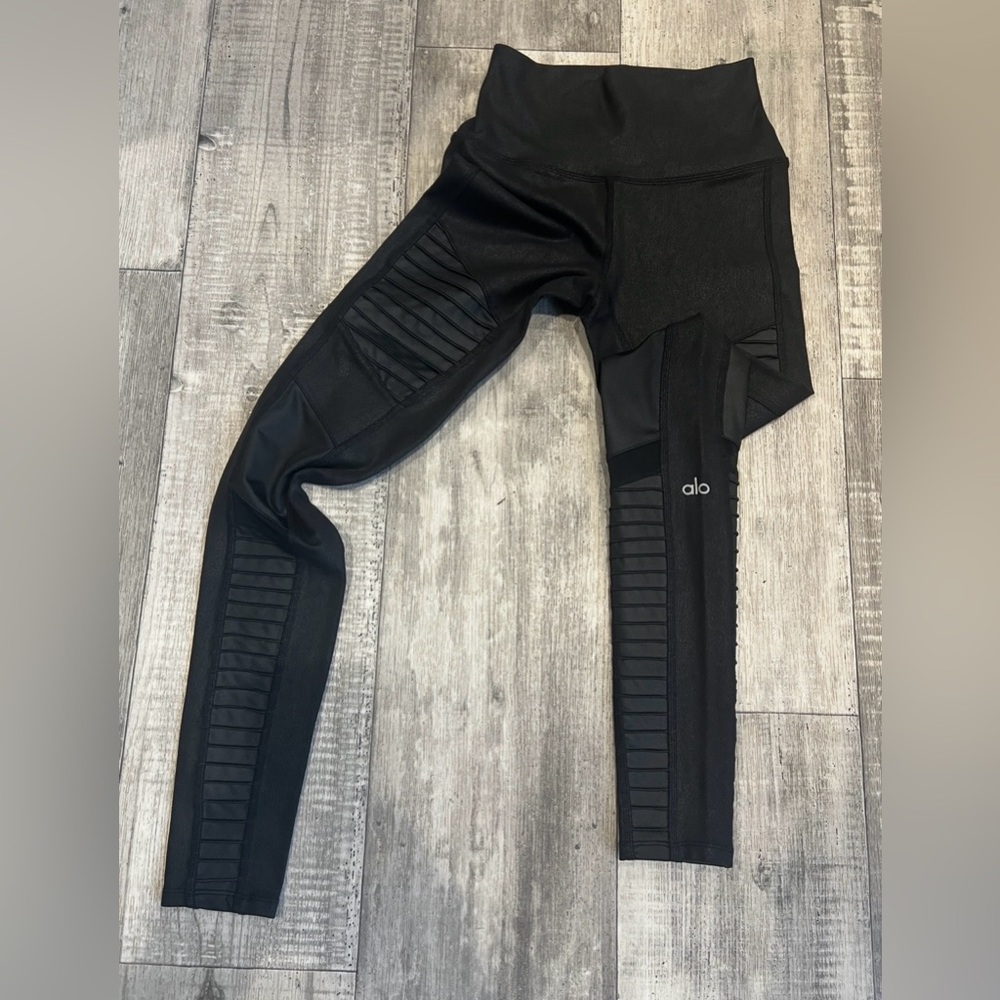 Alo Yoga High Waist Motto Black Shimmer Leggings with Ribbed Detail Size XXS